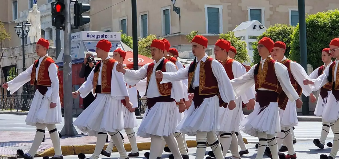 25η Μαρτίου: Μαθητική παρέλαση στην Αθήνα - Μεγάλη η συμμετοχή από σχολεία της Αττικής (ΦΩΤΟ)